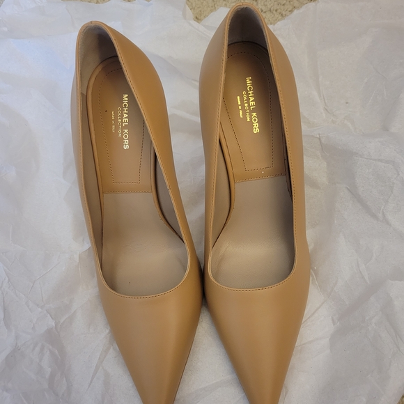 Michael Kors Collection Pointed Tan Pumps - Picture 7 of 8